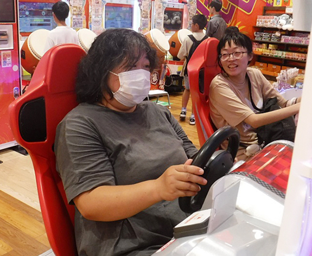 ドライブゲームで笑顔