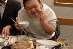 おいしくてほっぺが落ちそうのポーズ